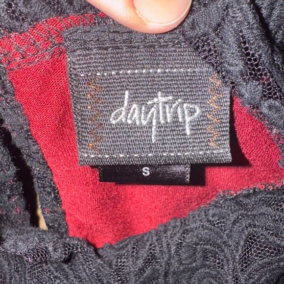 Daytrip Black Red Lace Sleeveless Tank Top Women’s Size Small Keyhole Back - Picture 3 of 6